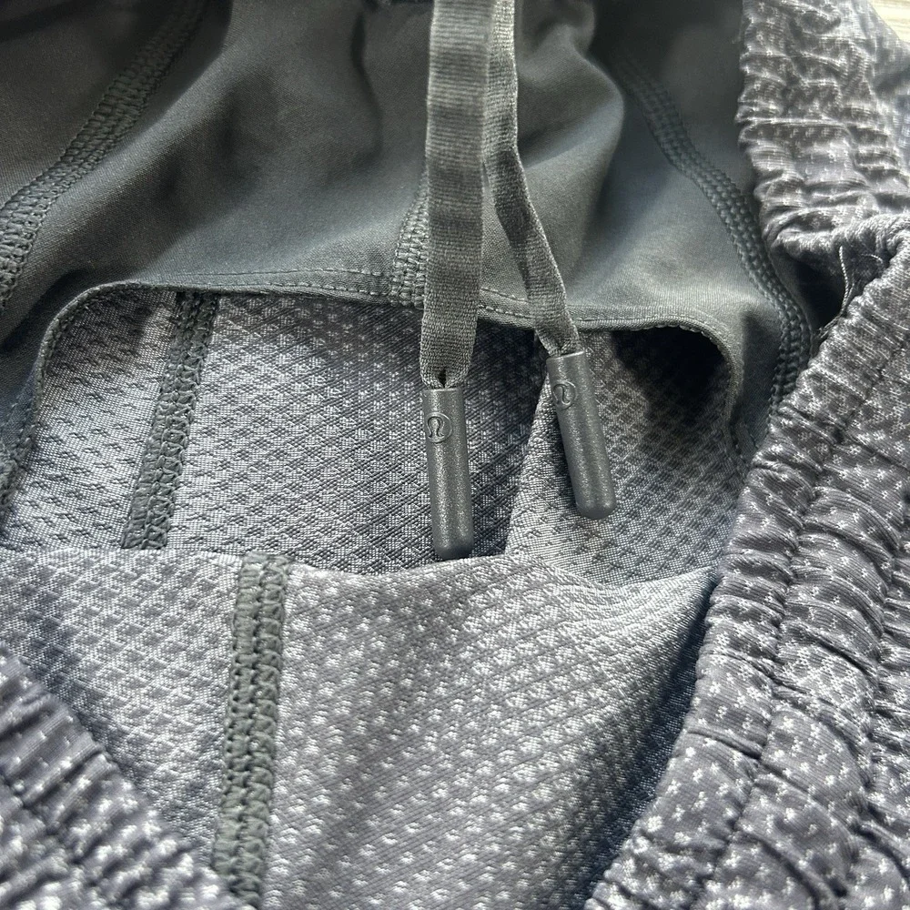 Lululemon Small Gray Pace Breaker Linerless 7